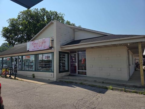 Tiny photo for 3325 E Market Street, Logansport, IN 46947 (MLS # 202526370)