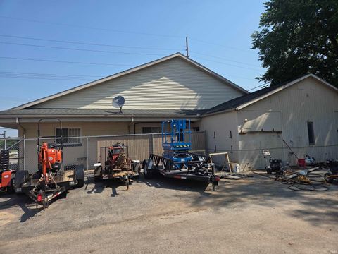 Tiny photo for 3325 E Market Street, Logansport, IN 46947 (MLS # 202526370)