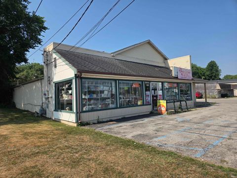Tiny photo for 3325 E Market Street, Logansport, IN 46947 (MLS # 202526370)