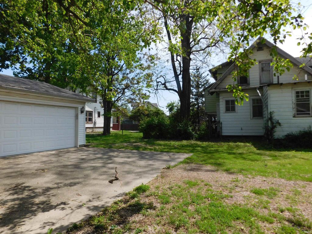 Photo of 828 W Kilgore Avenue, Muncie, IN 47302 (MLS # 202616687)