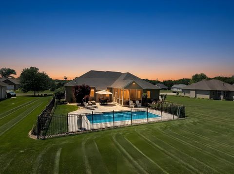 Tiny photo for 133 E Barrington Place, Warsaw, IN 46582 (MLS # 202619282)