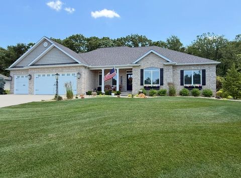 Photo of 133 E Barrington Place, Warsaw, IN 46582 (MLS # 202619282)