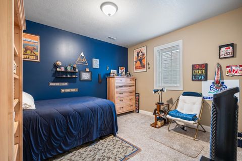 Tiny photo for 133 E Barrington Place, Warsaw, IN 46582 (MLS # 202619282)