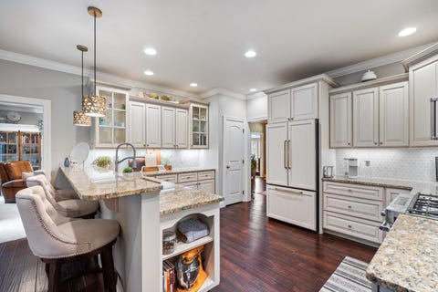 Tiny photo for 133 E Barrington Place, Warsaw, IN 46582 (MLS # 202619282)