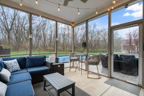 Tiny photo for 133 E Barrington Place, Warsaw, IN 46582 (MLS # 202619282)