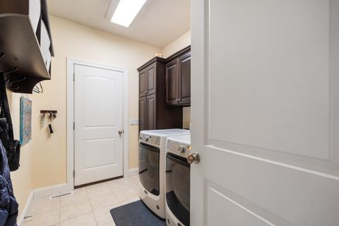 Tiny photo for 133 E Barrington Place, Warsaw, IN 46582 (MLS # 202619282)