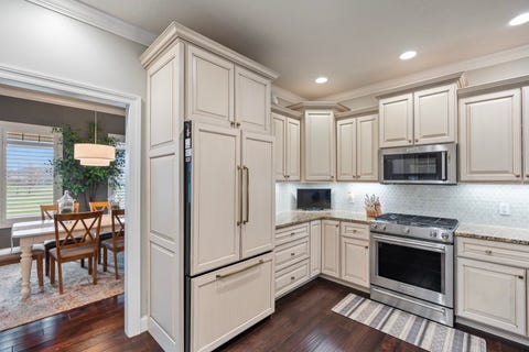 Tiny photo for 133 E Barrington Place, Warsaw, IN 46582 (MLS # 202619282)