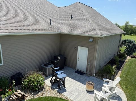 Tiny photo for 133 E Barrington Place, Warsaw, IN 46582 (MLS # 202619282)