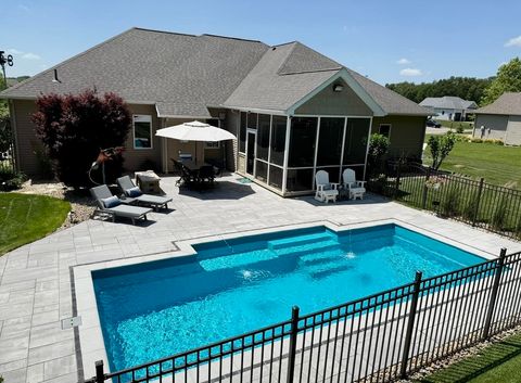 Tiny photo for 133 E Barrington Place, Warsaw, IN 46582 (MLS # 202619282)