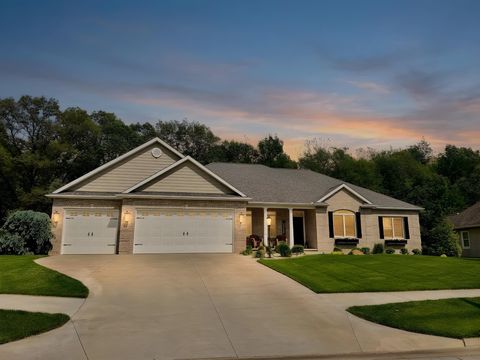 Photo of 133 E Barrington Place, Warsaw, IN 46582 (MLS # 202619282)