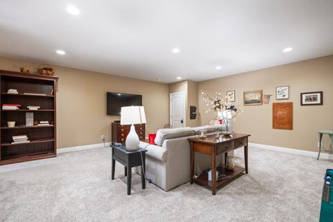 Tiny photo for 133 E Barrington Place, Warsaw, IN 46582 (MLS # 202619282)