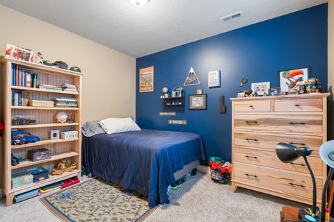 Tiny photo for 133 E Barrington Place, Warsaw, IN 46582 (MLS # 202619282)