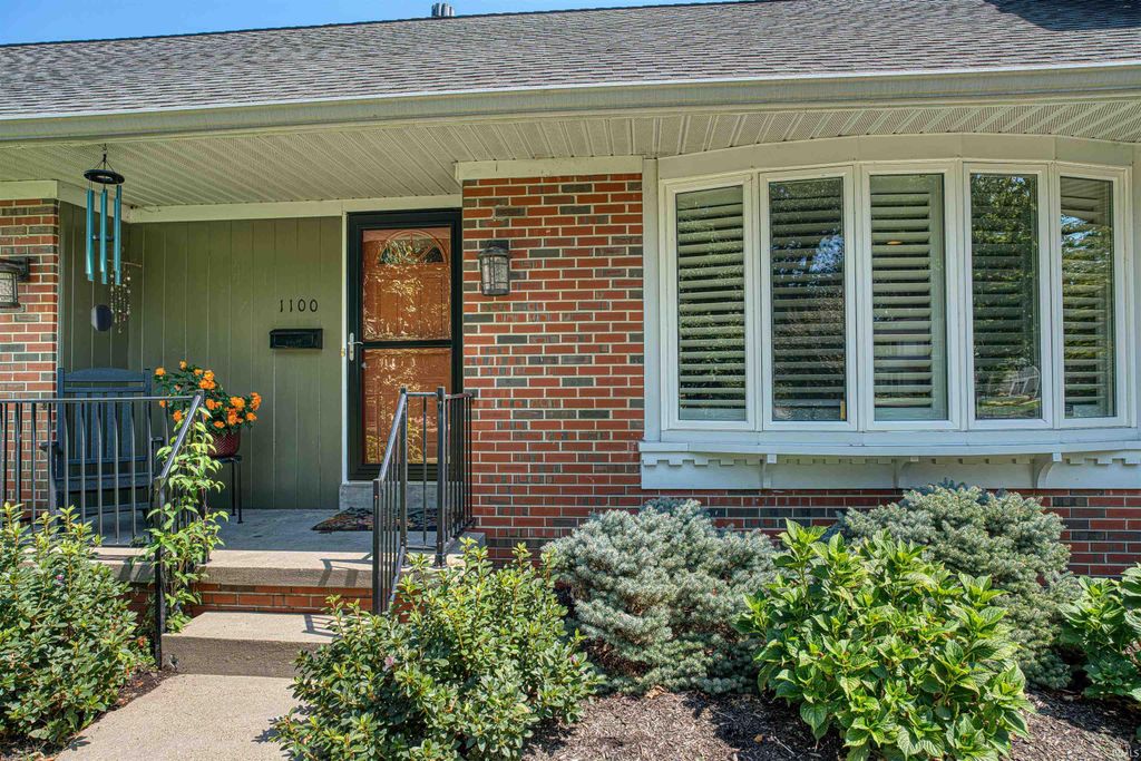 Photo of 1100 Harrelton Court, Evansville, IN 47714 (MLS # 202600805)