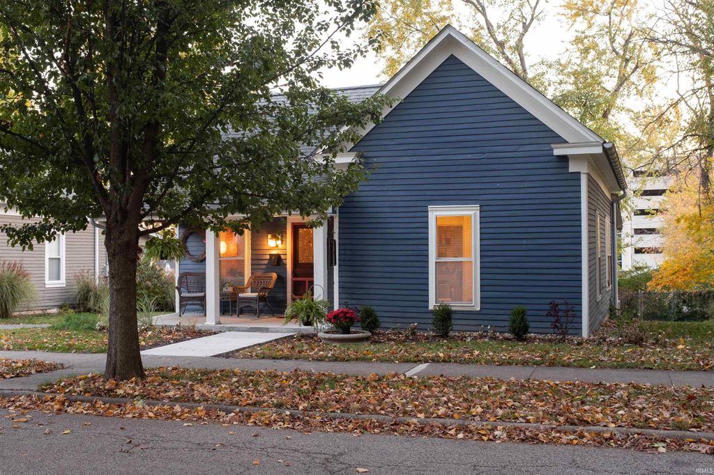 Photo of 601 W Howe Street, Bloomington, IN 47403 (MLS # 202544455)