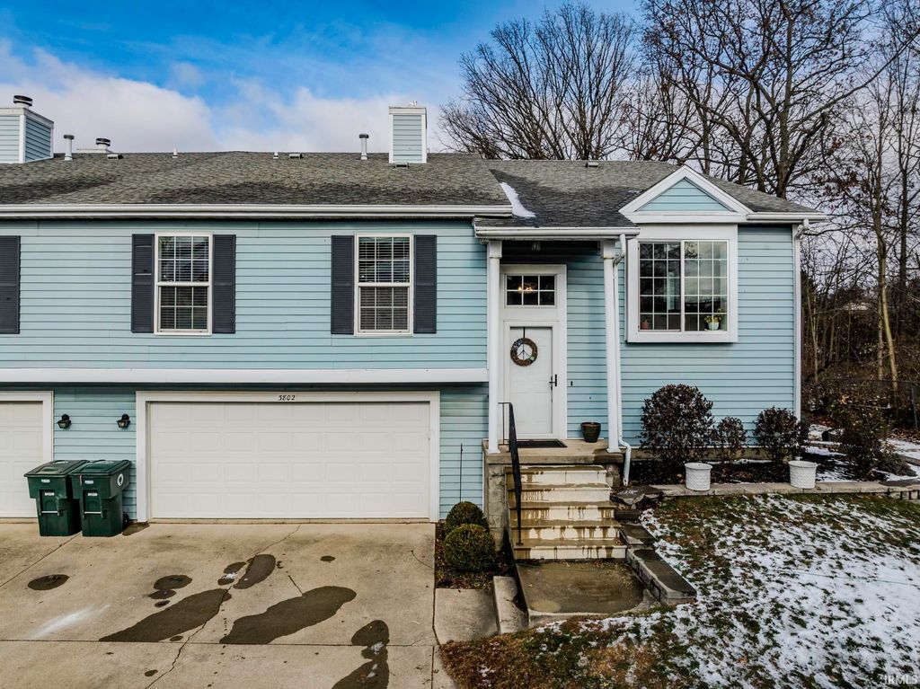 Photo of 3802 N Lakeside Drive, Muncie, IN 47304 (MLS # 202548335)