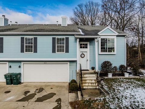 Photo of 3802 N Lakeside Drive, Muncie, IN 47304 (MLS # 202548335)