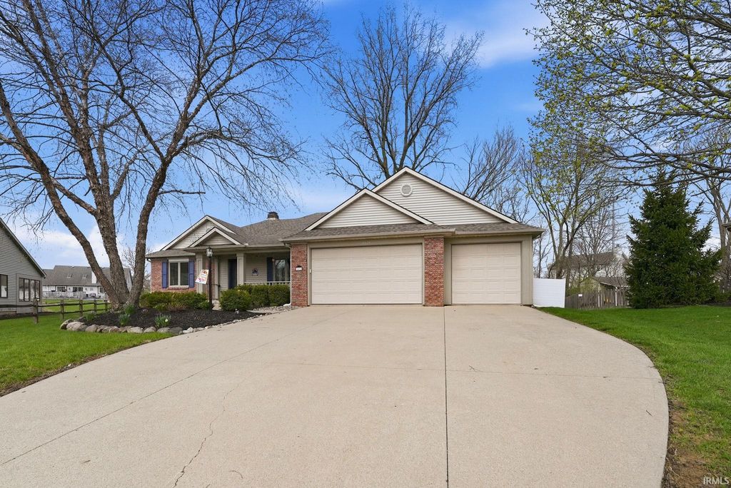 Photo of 10625 Tidewater Trail, Fort Wayne, IN 46845 (MLS # 202612118)