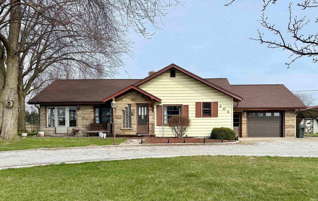 Photo of 404 W Lake Street, Topeka, IN 46571 (MLS # 202609946)