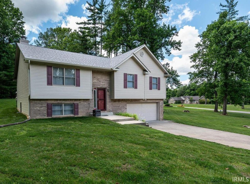 Photo of 5918 S Foxwood Lane, Bloomington, IN 47401 (MLS # 202624646)