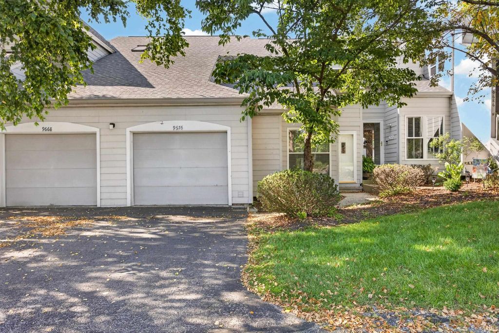 Photo of 9676 S Bay Pointe Drive #79, Bloomington, IN 47401 (MLS # 202629114)