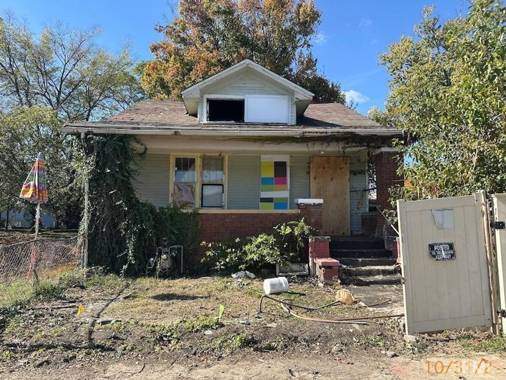 Photo of 708 N 3rd Avenue, Evansville, IN 47710 (MLS # 202545296)