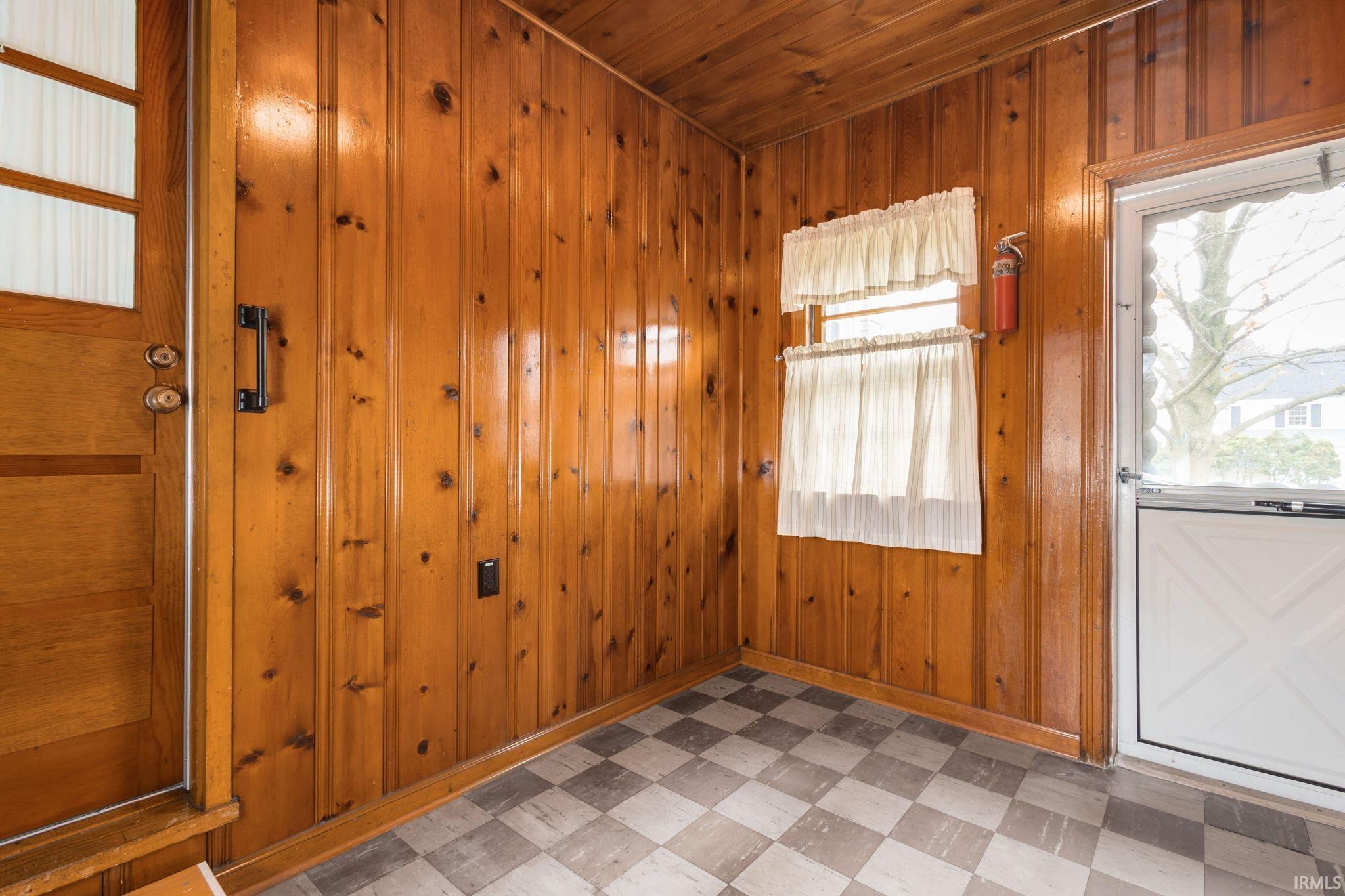 South Bend, Indiana 46617, United States, 2 Bedrooms Bedrooms, ,1 BathroomBathrooms,Residential,Pending,246686