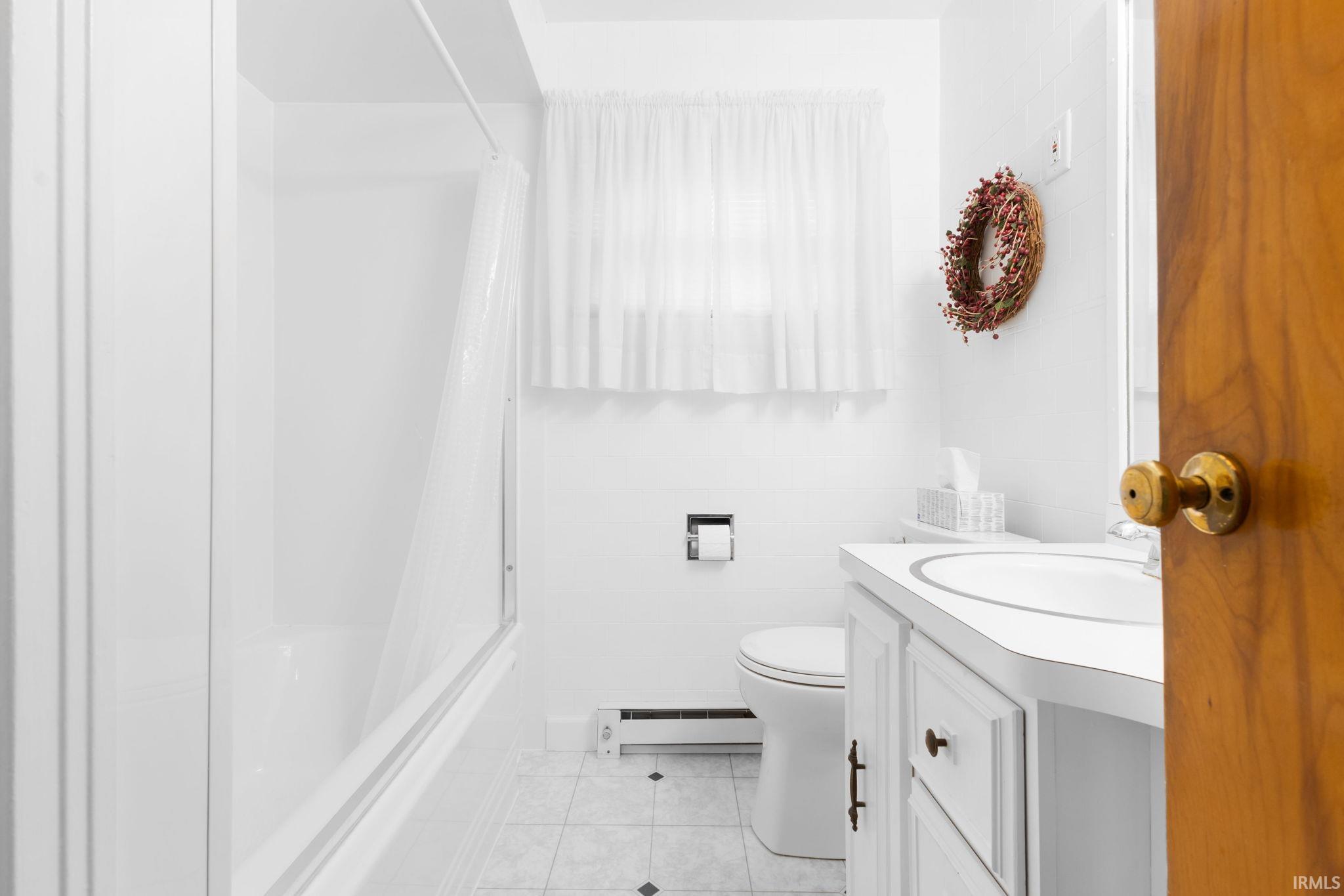 South Bend, Indiana 46617, United States, 2 Bedrooms Bedrooms, ,1 BathroomBathrooms,Residential,Pending,246686