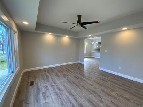 Tiny photo for 31 Park Avenue, Logansport, IN 46947 (MLS # 202609600)