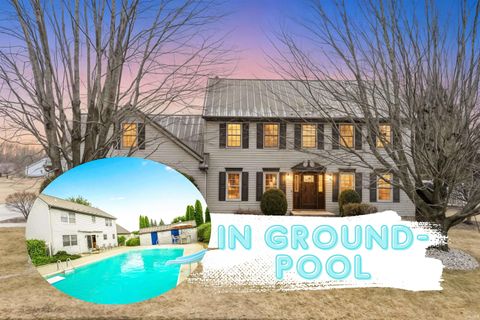 Photo of 806 Lydia Drive, Warsaw, IN 46582 (MLS # 202606106)