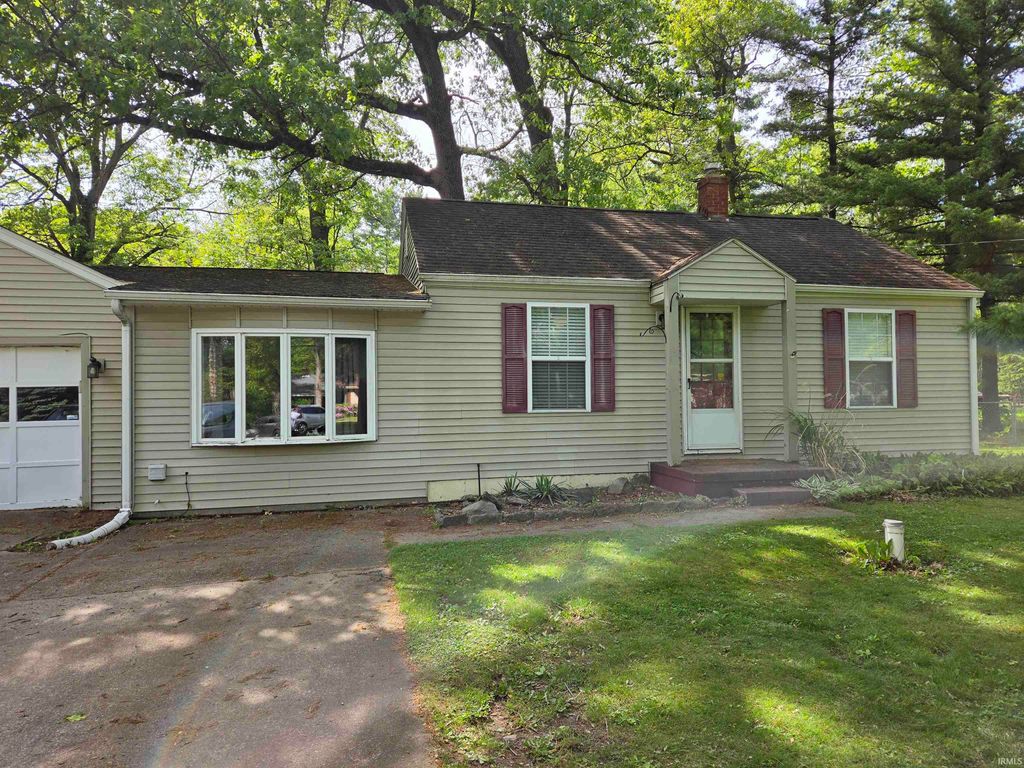 Photo of 55393 Butternut Road, South Bend, IN 46628 (MLS # 202619555)