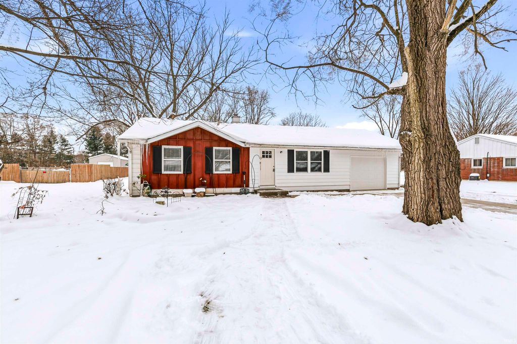 Photo of 603 W Adams Street, Osceola, IN 46561 (MLS # 202548568)