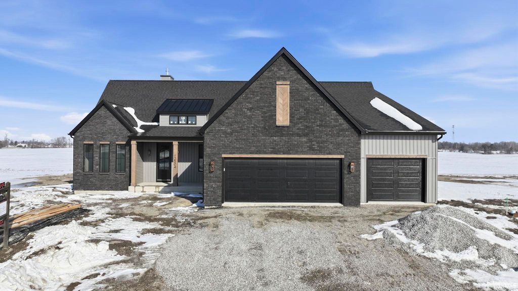 Photo of 12504 Blue Jay Trail, Fort Wayne, IN 46814 (MLS # 202604667)