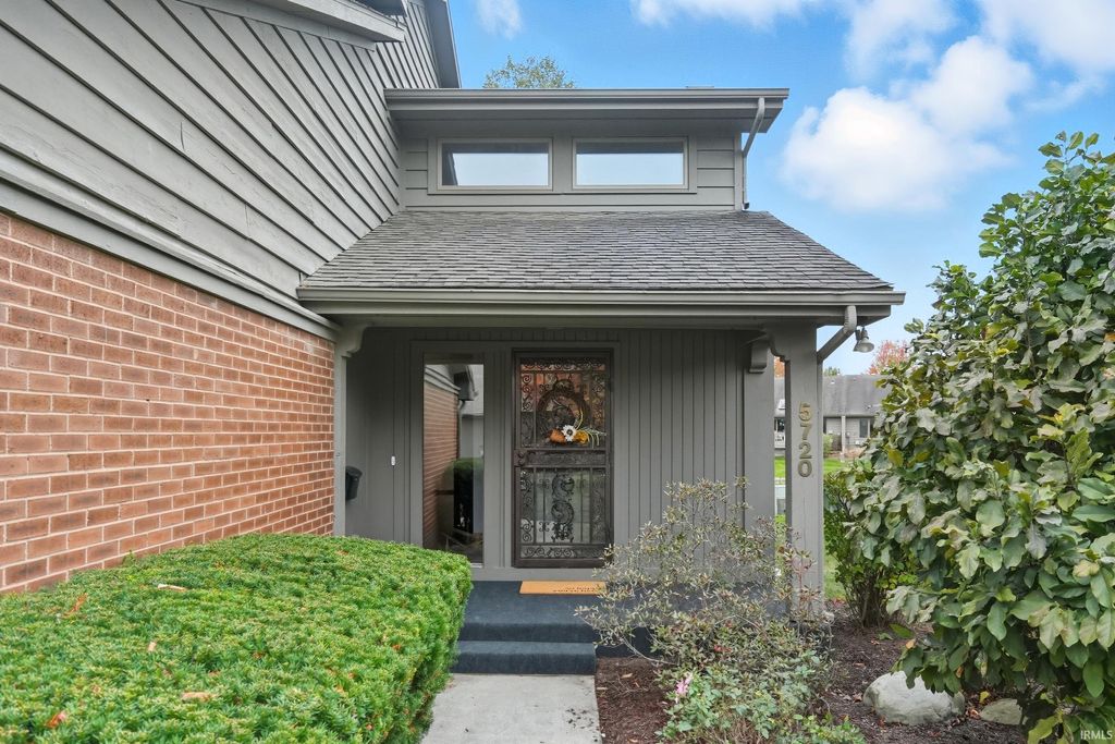 Photo of 5720 Bayside Drive, Fort Wayne, IN 46815 (MLS # 202541998)