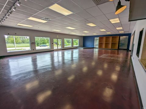 Tiny photo for 431 E Lincoln Road, Kokomo, IN 46902 (MLS # 202308618)