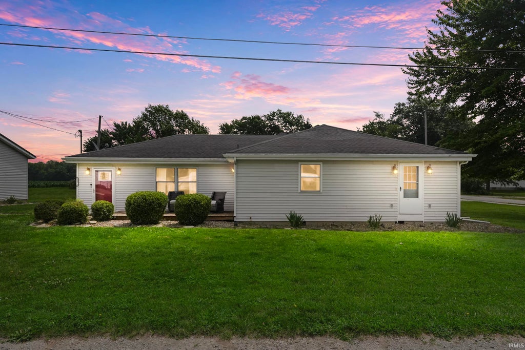 Photo of 11405 Edgewater Avenue, Hoagland, IN 46745 (MLS # 202626314)
