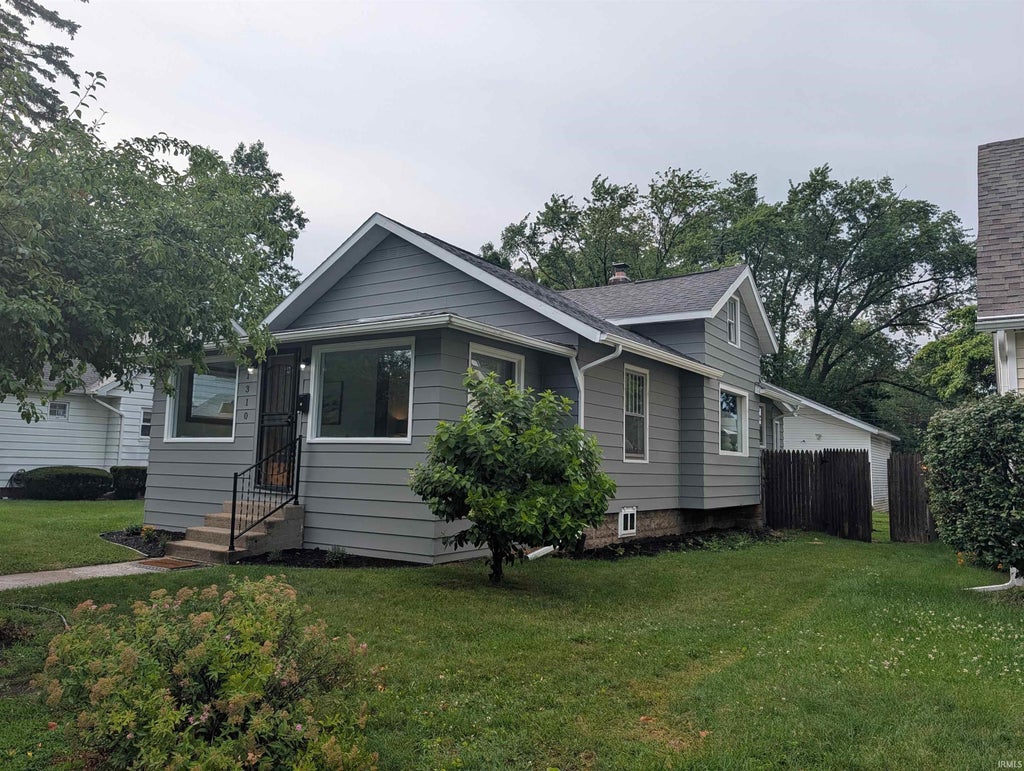 Photo of 1310 Woodward Avenue, Elkhart, IN 46514 (MLS # 202626618)