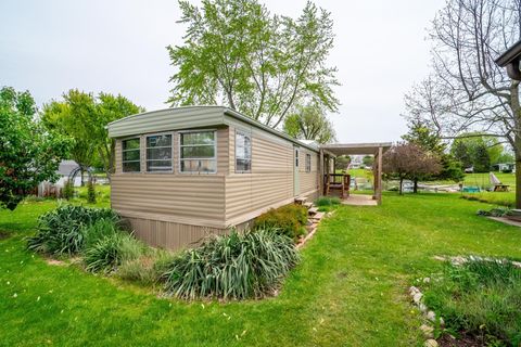 Photo of 500 Lane 101 Long Beach Lake LK, Fremont, IN 46737 (MLS # 202617919)