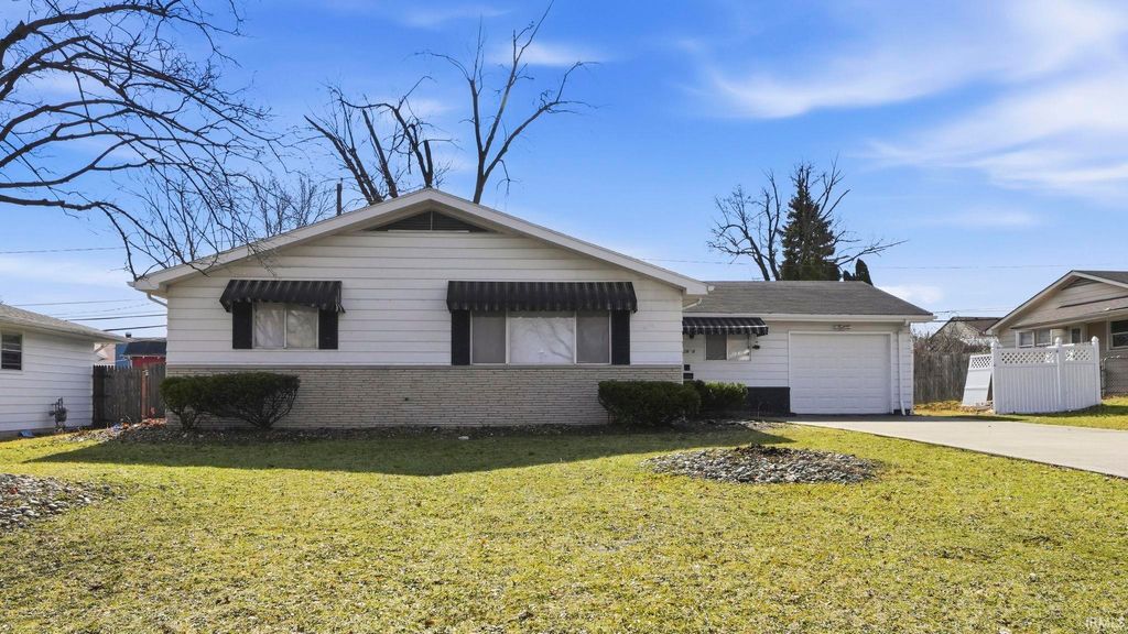 Photo of 2824 Ashcroft Drive, Fort Wayne, IN 46806 (MLS # 202605570)