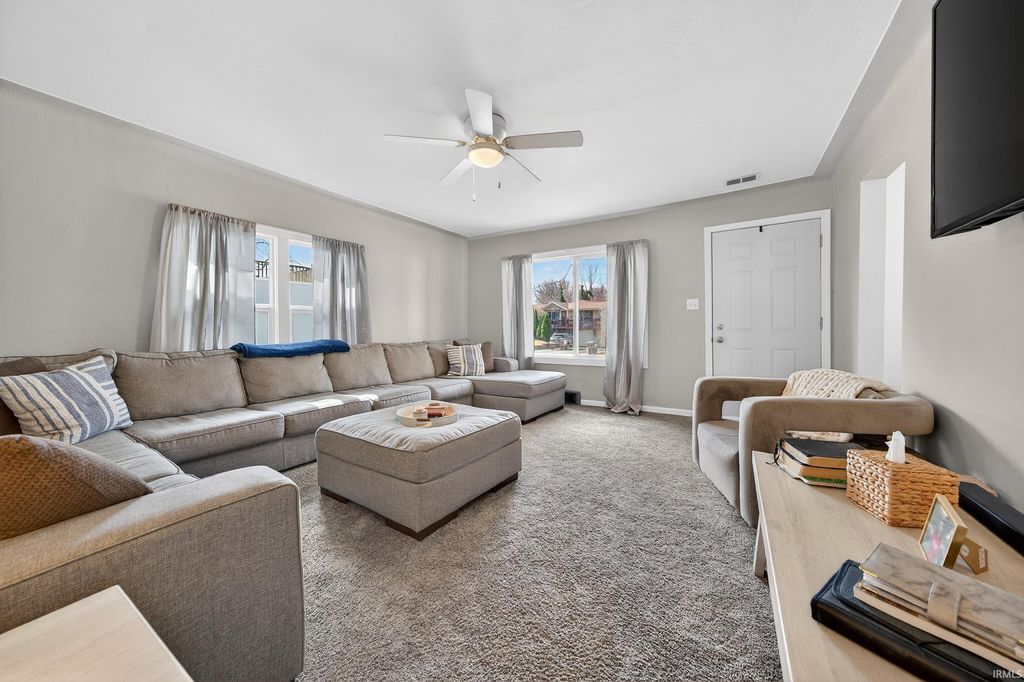 Photo of 1104 S Courtland Avenue, Kokomo, IN 46902 (MLS # 202610230)