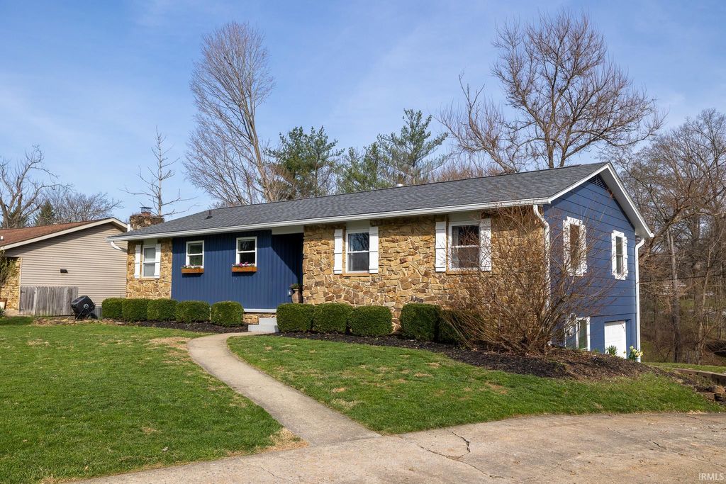 Photo of 1419 E Elliston Drive, Bloomington, IN 47401 (MLS # 202609928)