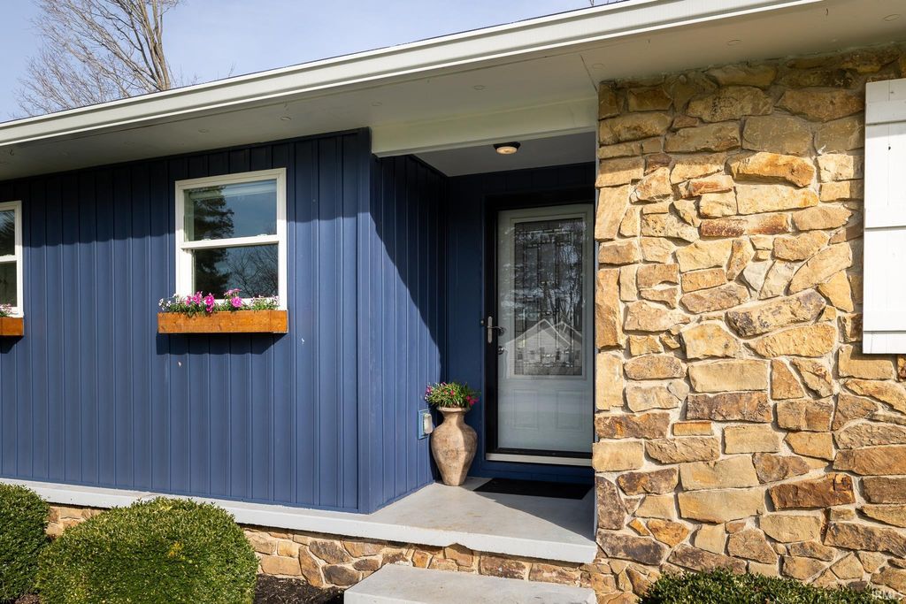 Photo of 1419 E Elliston Drive, Bloomington, IN 47401 (MLS # 202609928)