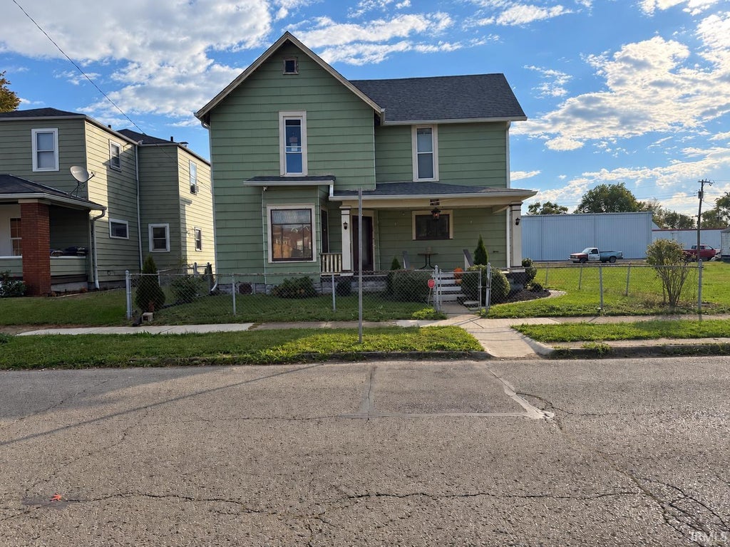 Photo of 2126 Pearl Street, Anderson, IN 46016 (MLS # 202643276)