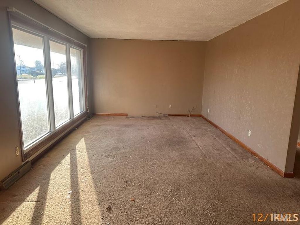 Photo of 106 N Evergreen Drive, Grandview, IN 47615 (MLS # 202600056)