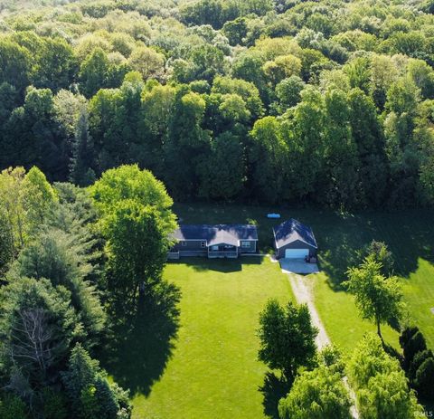 Photo of 53 E covered bridge Road, Attica, IN 47918 (MLS # 202618721)