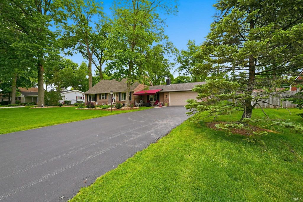 Photo of 1008 Orlando Drive, Fort Wayne, IN 46825 (MLS # 202620188)
