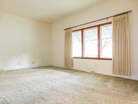 Tiny photo for 127 W Wiley Avenue, Bluffton, IN 46714 (MLS # 202613552)