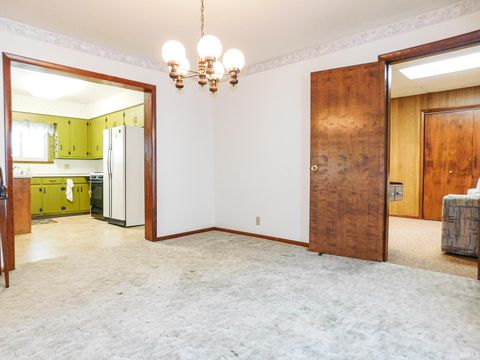 Tiny photo for 127 W Wiley Avenue, Bluffton, IN 46714 (MLS # 202613552)