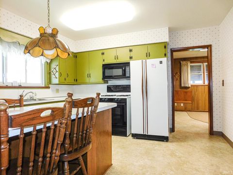 Tiny photo for 127 W Wiley Avenue, Bluffton, IN 46714 (MLS # 202613552)