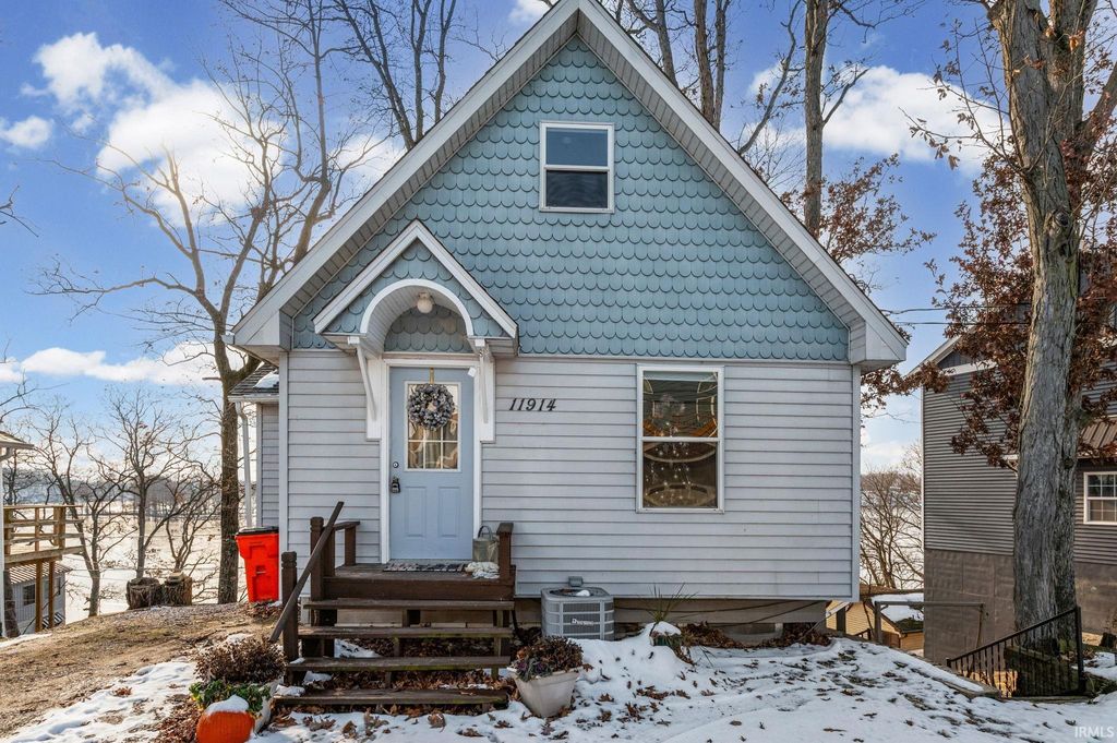 Photo of 11914 W Breezy Point Drive, Monticello, IN 47960 (MLS # 202549262)