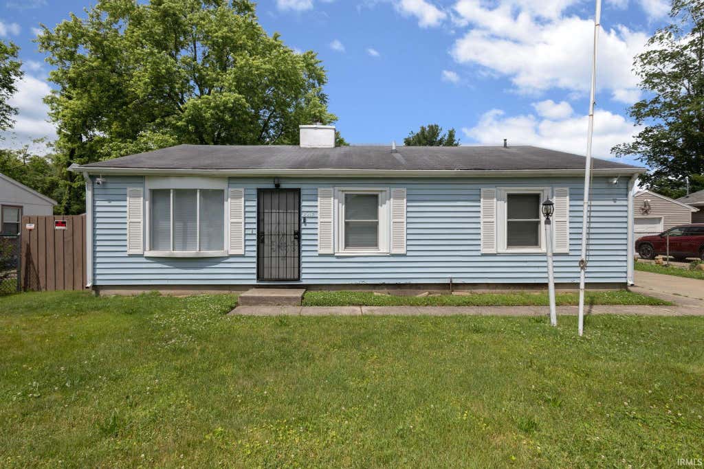 Photo of 2015 N Elmer Street, South Bend, IN 46628 (MLS # 202623805)